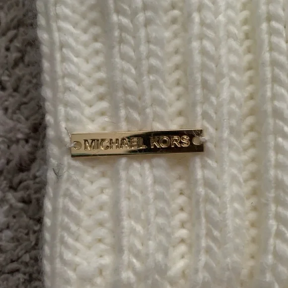 Michael Kors hand warmers - Picture 3 of 4